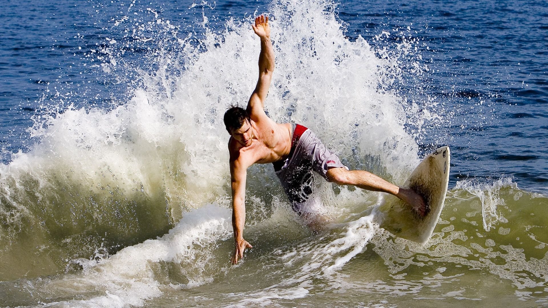 曼联在英超联赛中排名第16，未能获得欧战资格，曼联英超榜首