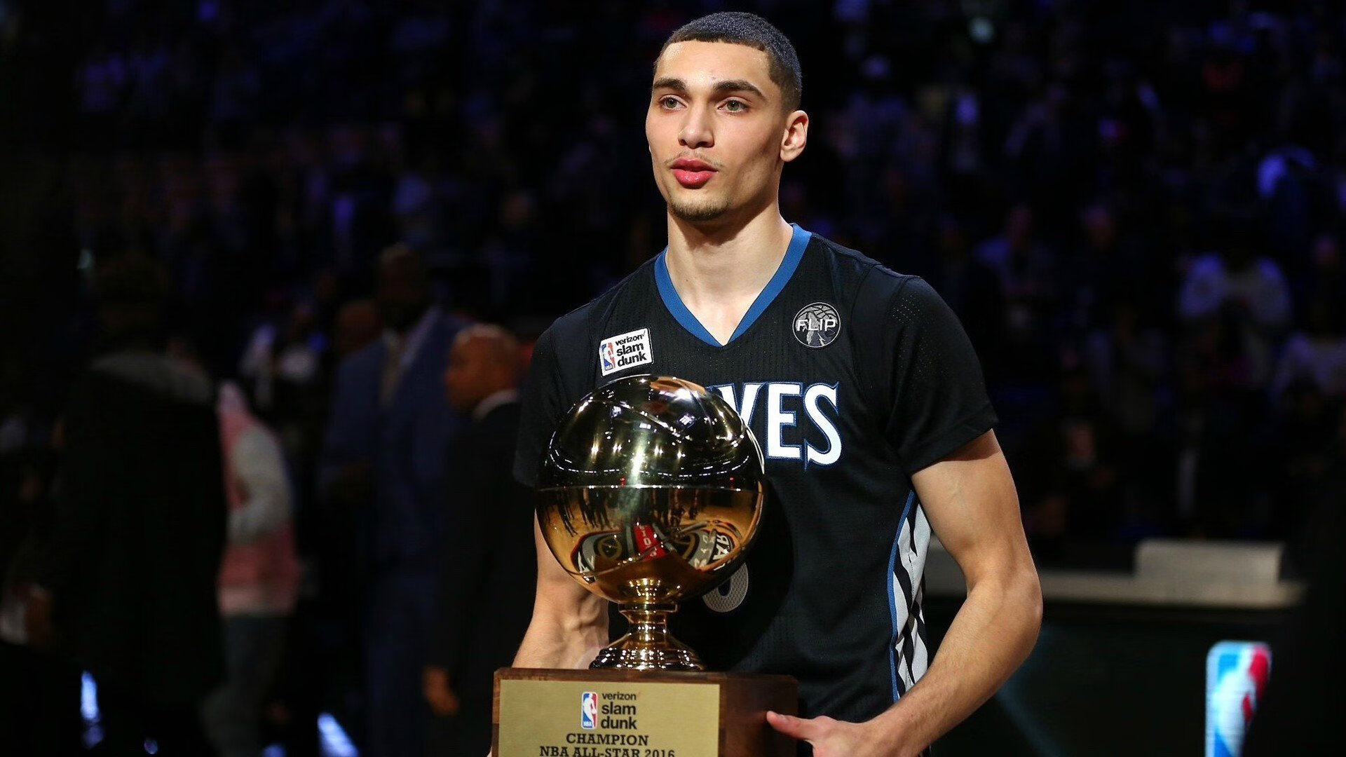 美国队在巴黎奥运会比赛中展现出强大的远射能力，奥运 美国队入场